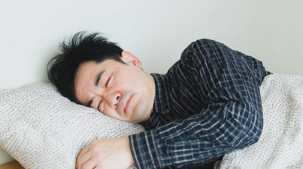 睡眠時無呼吸症候群で寝付きの悪い大人の男性
